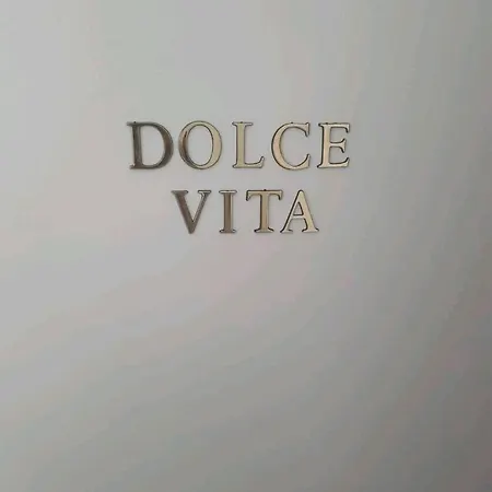 Le Dolce - Centre Historique, Proche Toutes Commodites, Stationnement Aise, Wifi-netflix Apartment
